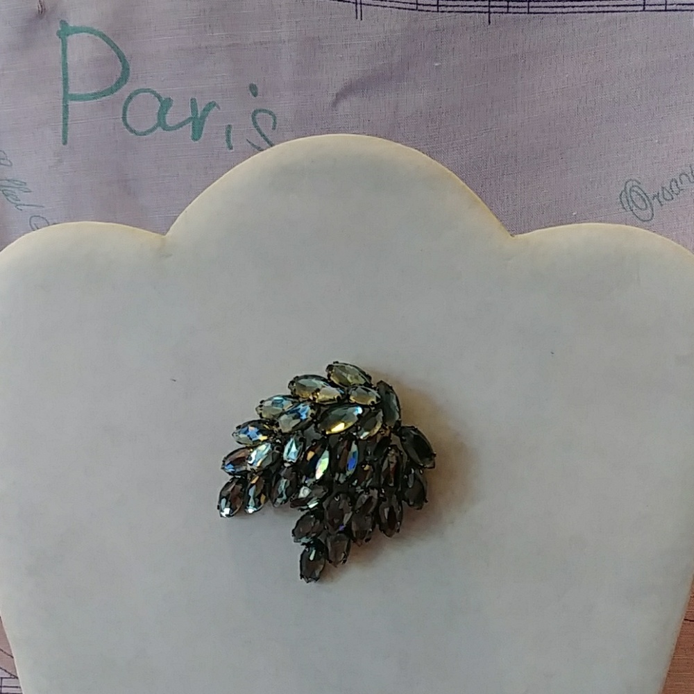 VINTAGE GRAY RHINESTONE PIN WITH FOIL BACK